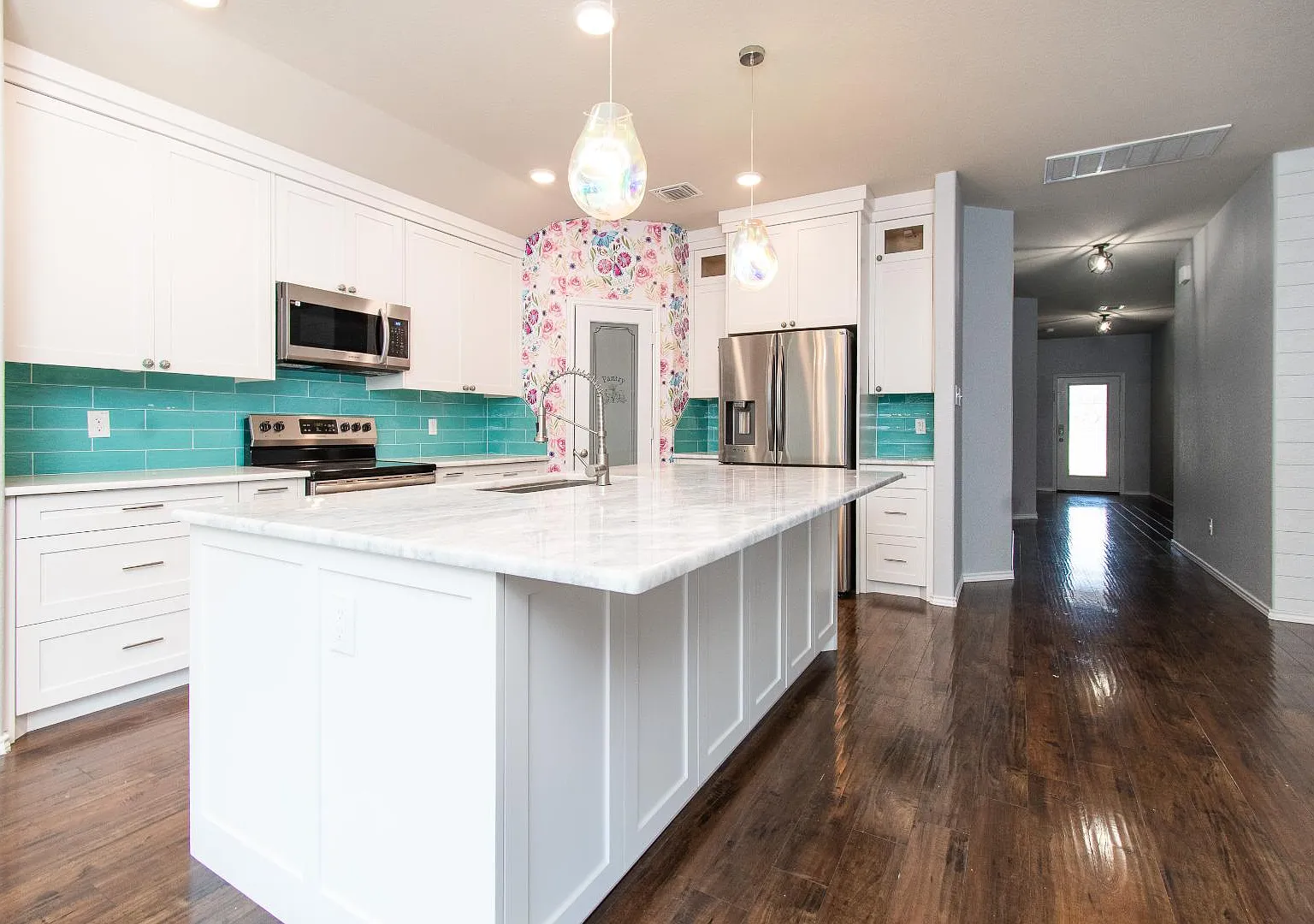 4831 Rosaline Dr — Photo 4