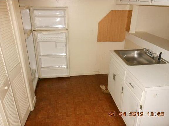 4th image of 8304 Bardmoor Blvd #204