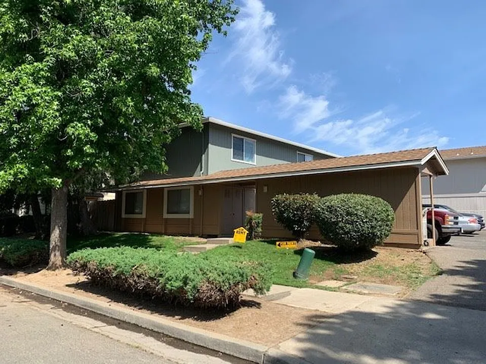 1923-1933 Shadowbrook Dr