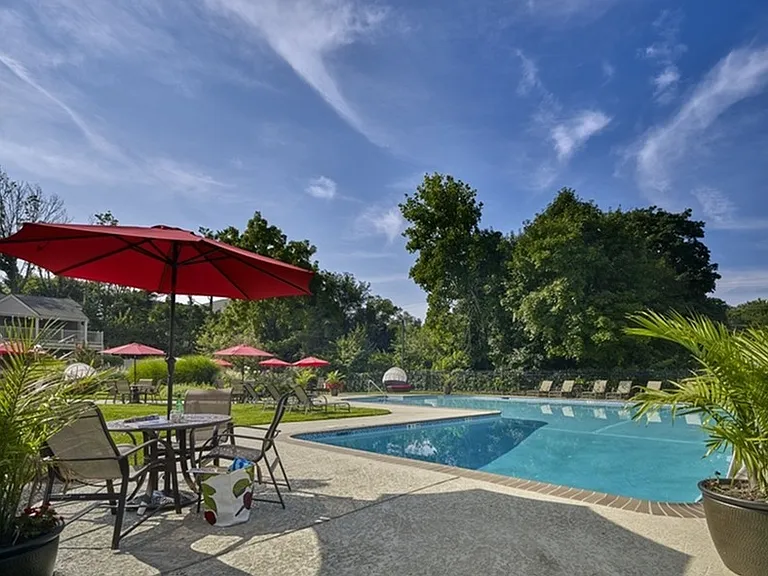 Willowyck Apartments Sparkling Pool