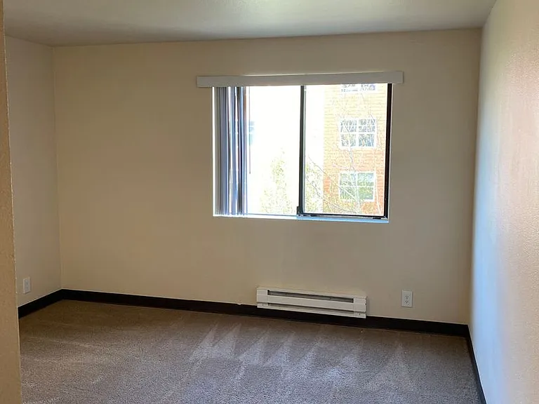 Hill House Apartments — Photo 13