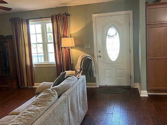 3rd image of 1834 Lyndhurst Rd