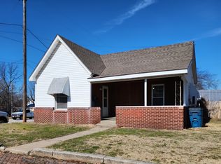 1033 W Chestnut St, Carthage, MO 64836