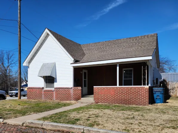 1033 W Chestnut St. Street, Carthage, MO 64836