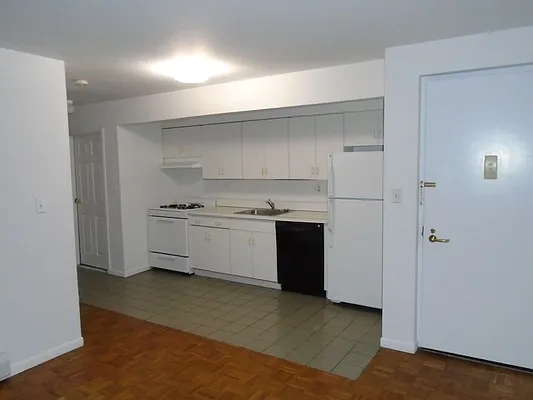 Rented by 18 REALTY | media 32