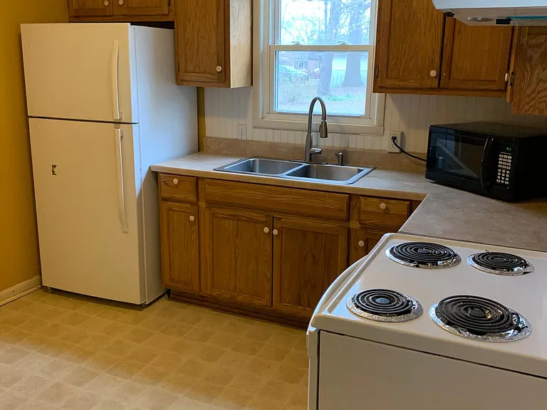 732 N Middle St — Photo 3