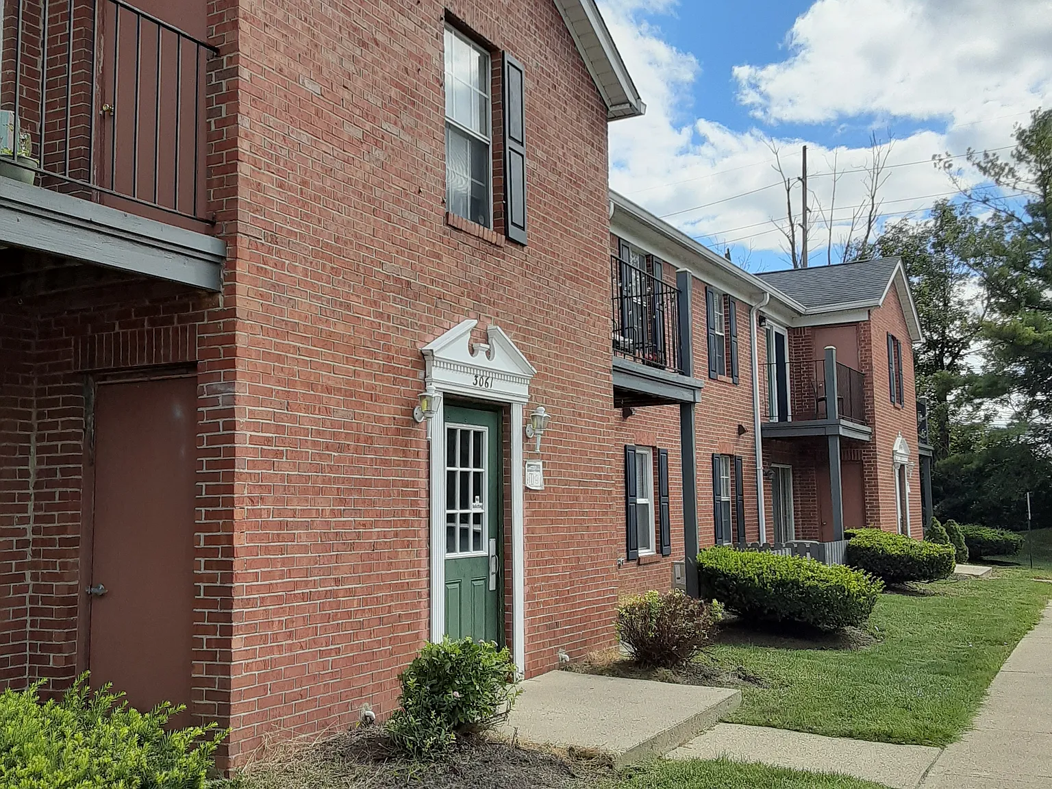 College Park Apartments — Photo 1