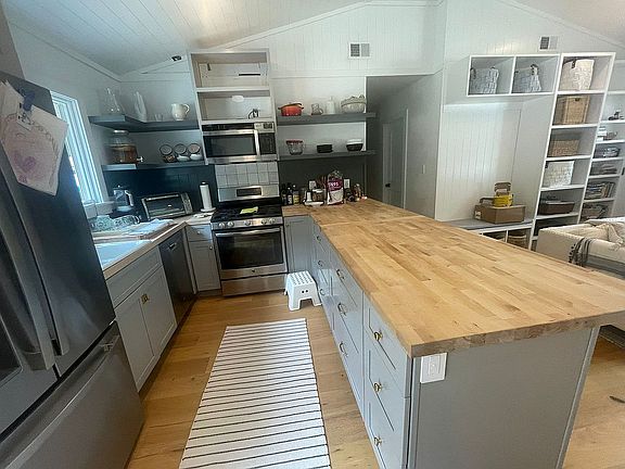 3rd image of 31 Jones Rd