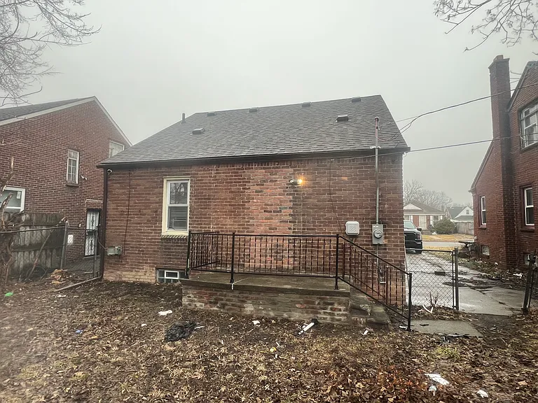 9599 Whitcomb St — Photo 5