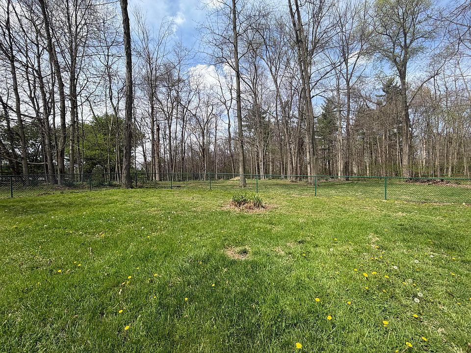 2nd image of 2434 Carriage Rd