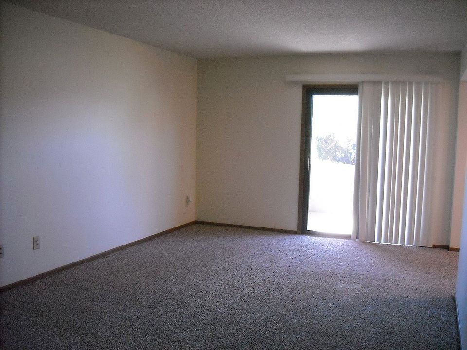 1st image of 55 Heffron Dr APT 2