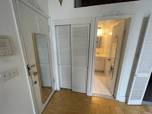 Rented by R New York | media 8