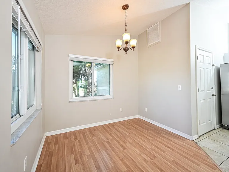 1323 Hillview Dr — Photo 6