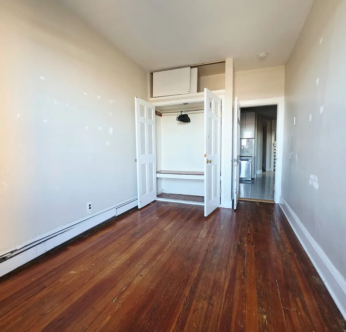 3 bed, 1000 sqft, $2,300 — Photo 4