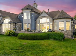 1704 Edison Shores Ln, Port Huron, MI 48060