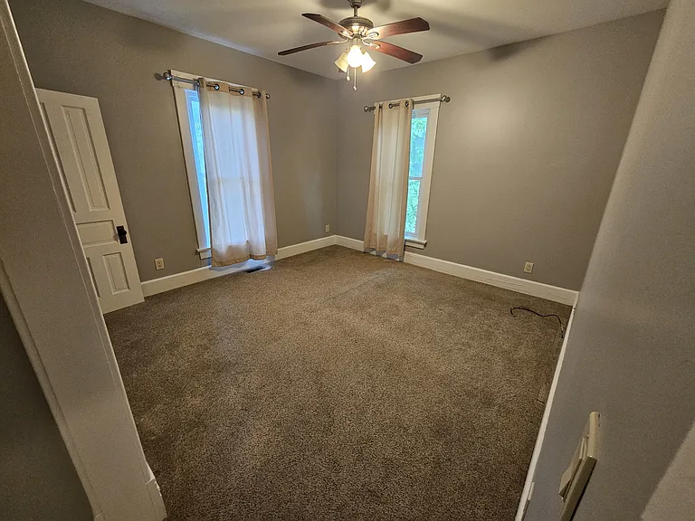 905 E Main St #1 — Photo 6