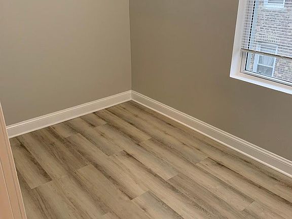 4th image of 1242 N Greenview Ave #3F