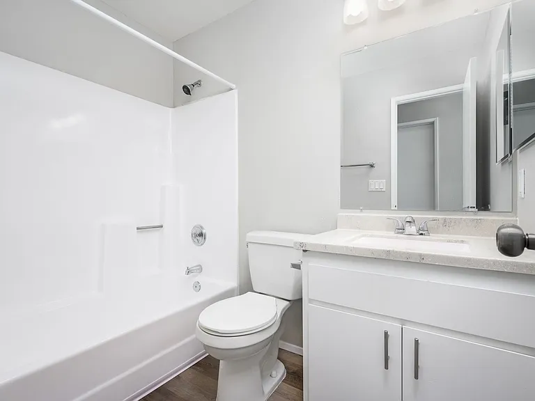 Shadow Glen Apartments IMMEDIATE MOVE INS — Photo 11