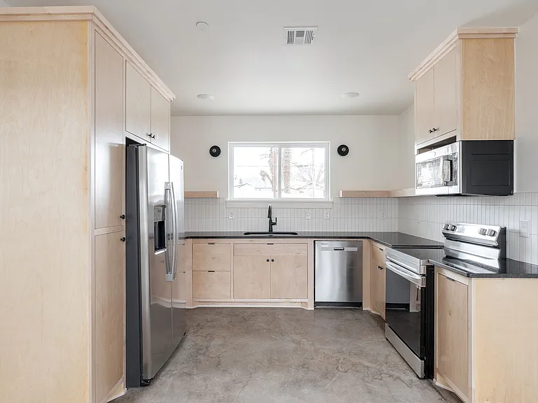 1216 N Blackwelder Ave #12 — Photo 8