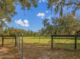 100 Bridle Dr, Interlachen, FL 32148