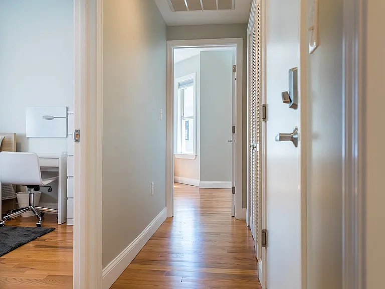 728 E 2nd St #4 — Photo 9