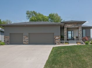 889 65th St, West Des Moines, IA 50266