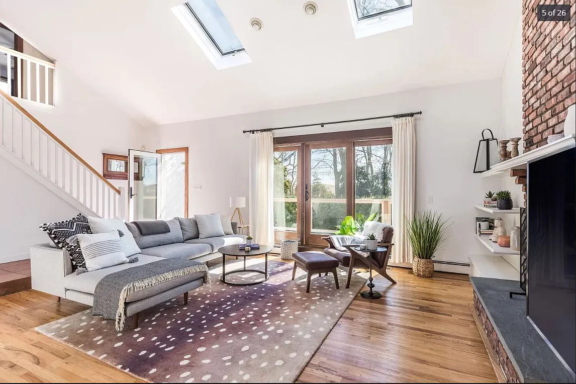 Elegant Oasis with Golf Course Views — Photo 4