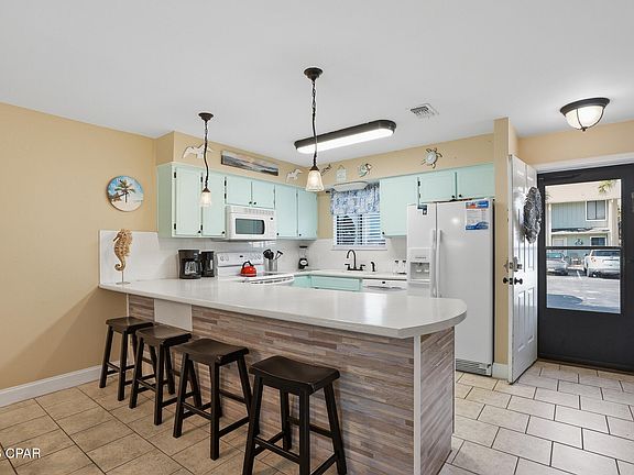 3rd image of 220 Saint Katherine Blvd