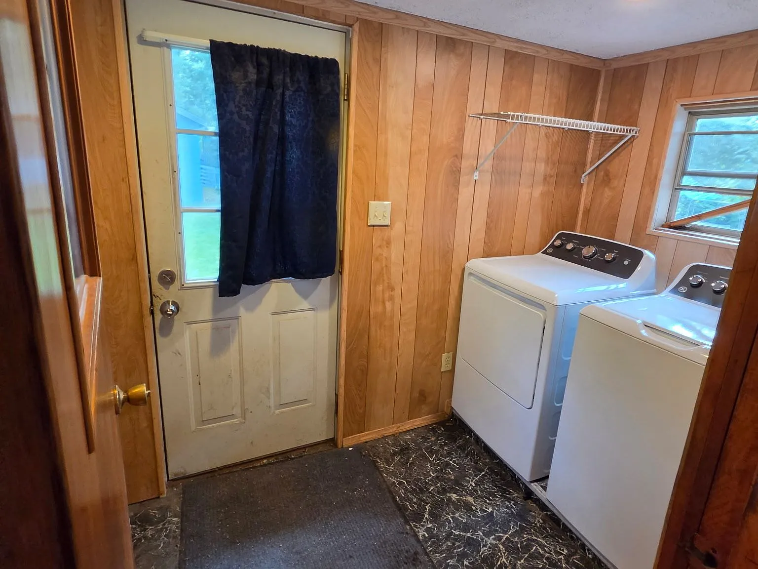 4 bed, 1.0 bath, $1,400 — Photo 3