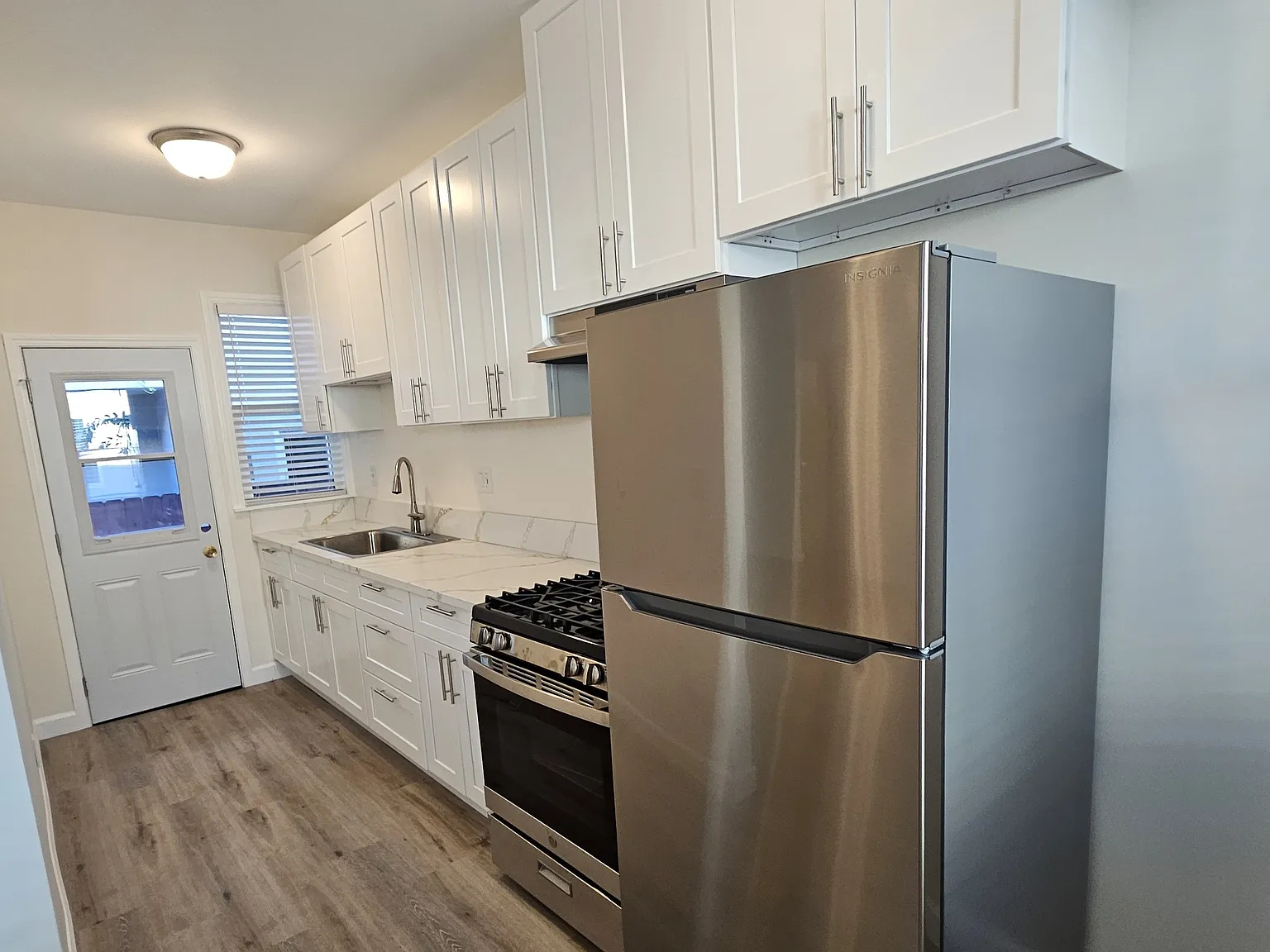 1 bed, 600 sqft, $2,050 — Photo 2