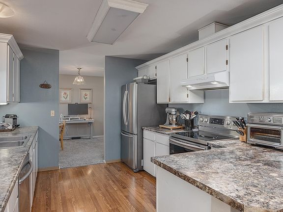 3rd image of 1232 Bainbridge Blvd