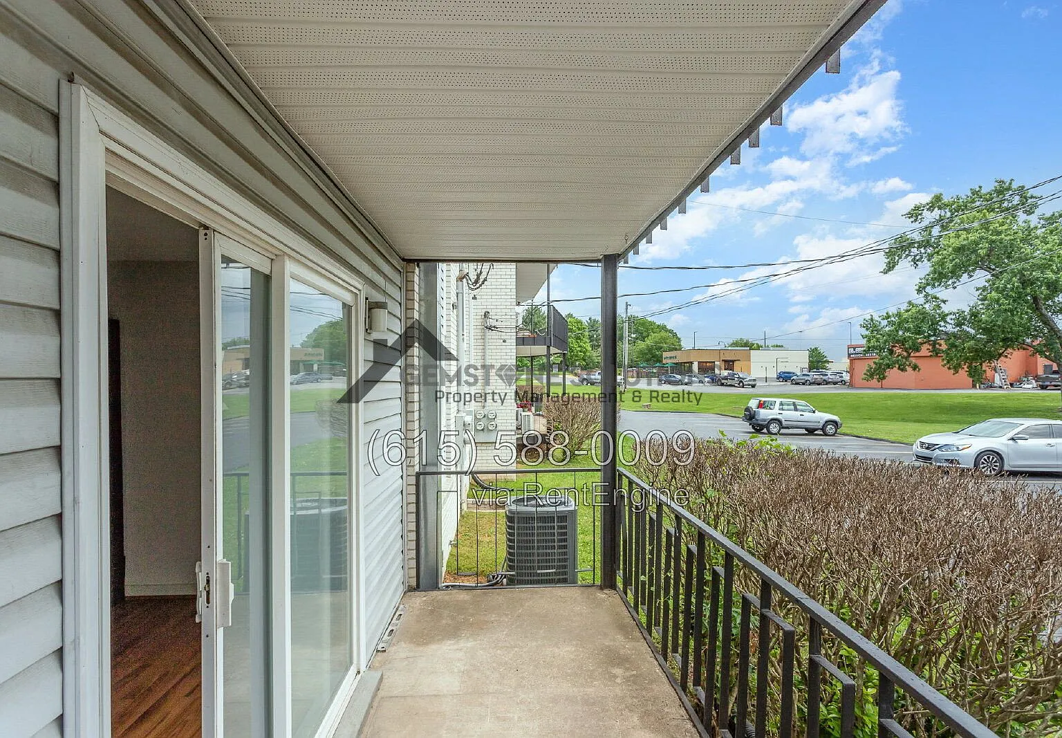 613 Hillsboro Rd — Photo 3