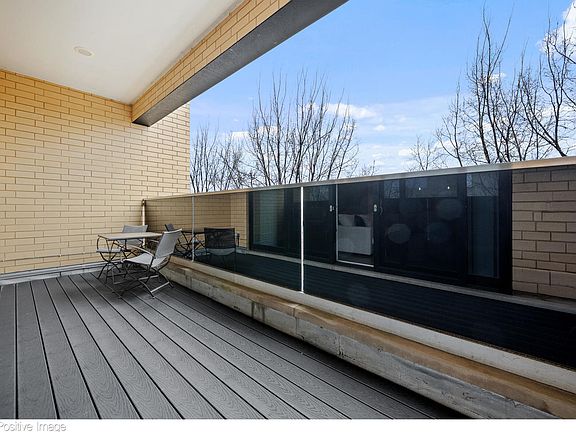 4th image of 1017 N California Ave #9