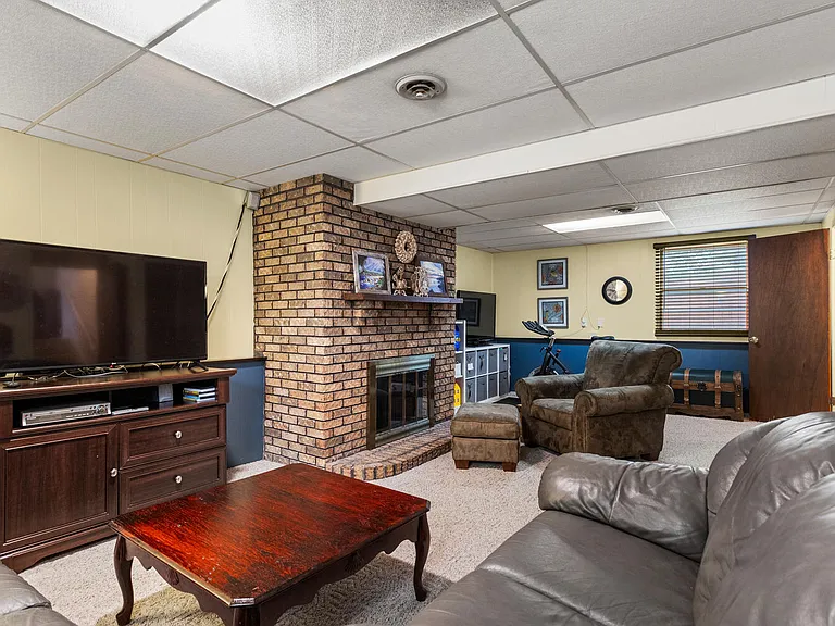 2406 Southwood Dr — Photo 16