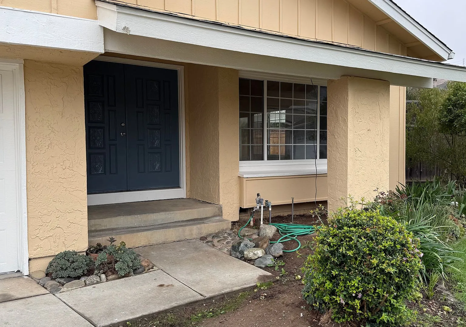 4BD/2.5BA - Spacious Santa Teresa Home with Large Landscaped Backyard — Photo 3