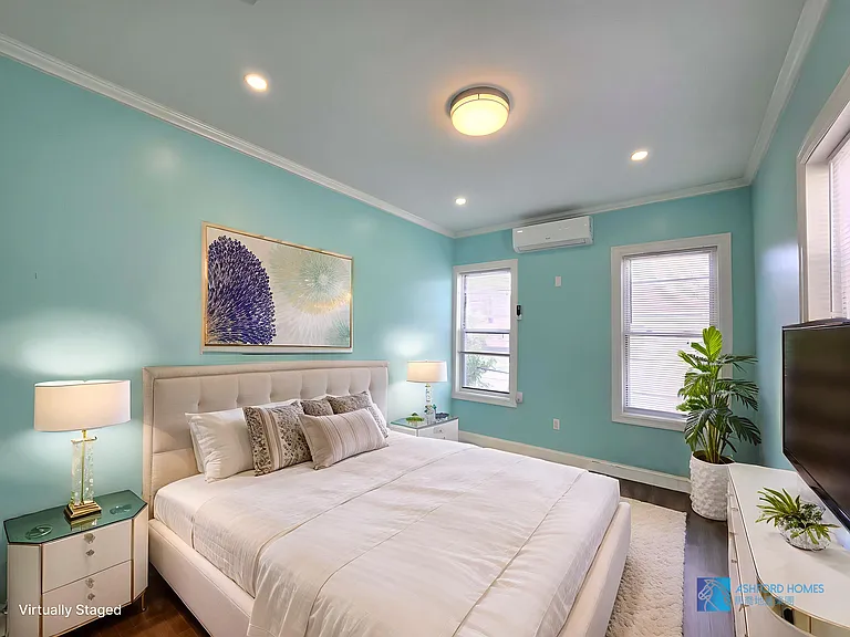 2154 E 23rd St #1 — Photo 7