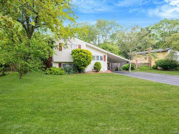 9 Laurie Road, Brentwood, NY 11717