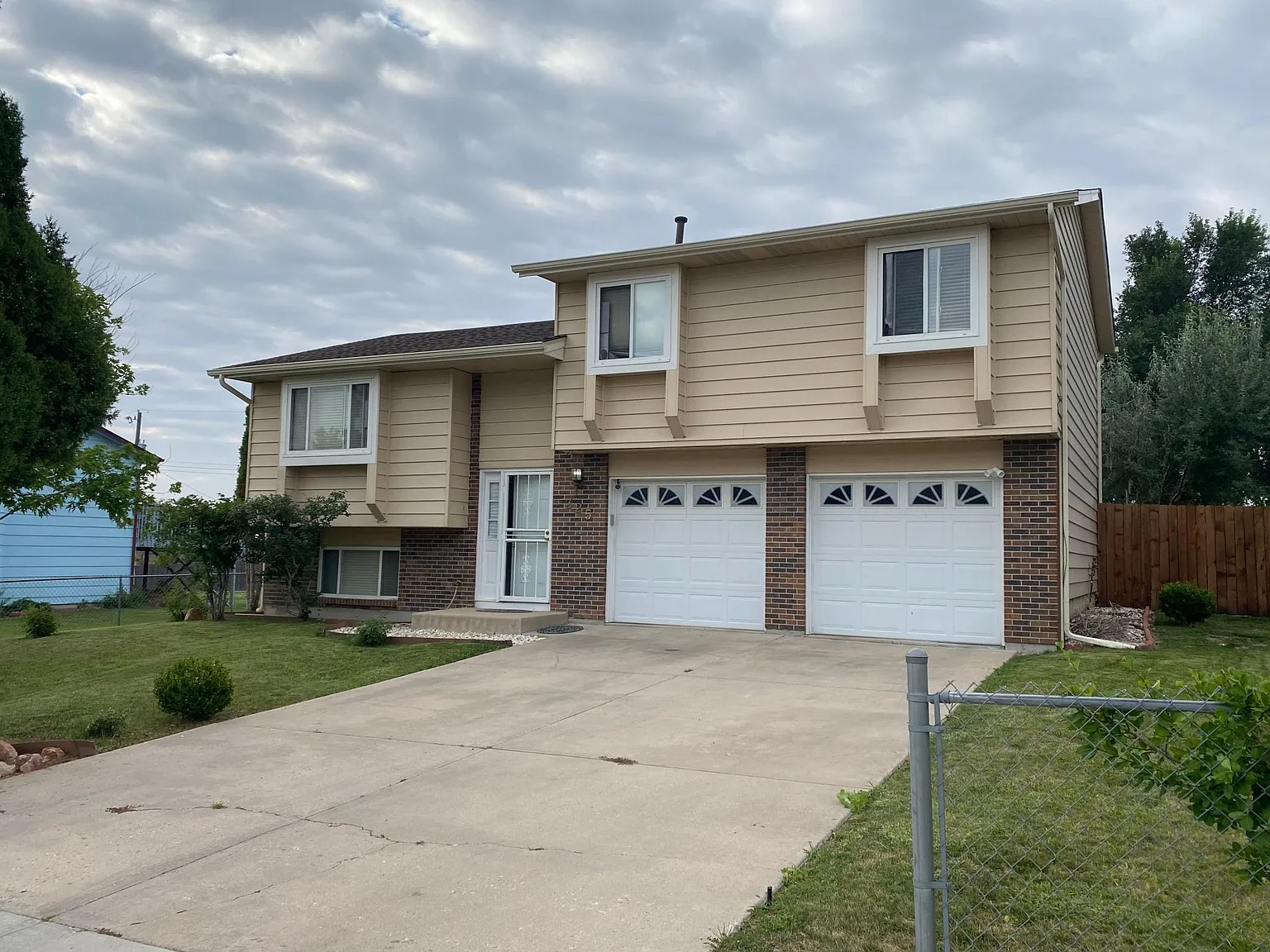 325 Catalina Dr — Photo 2