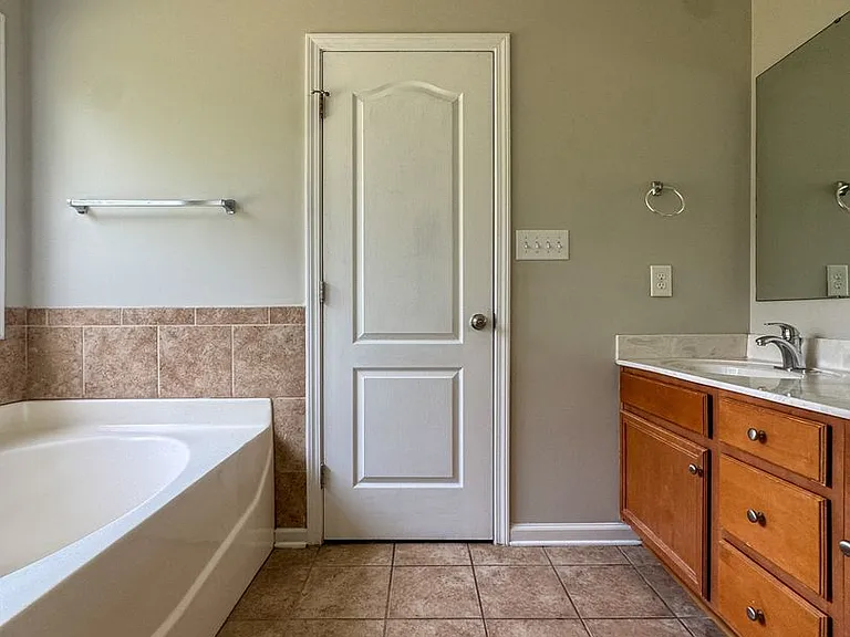 381 Chamberlin Blvd — Photo 12
