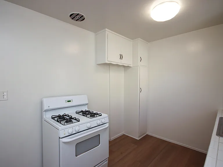201 E Commonwealth Ave #D — Photo 8