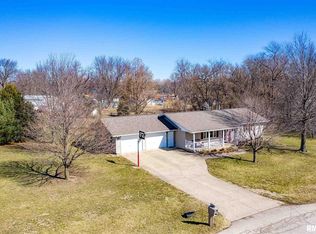 13645 Glenmar Dr, Pekin, IL 61554