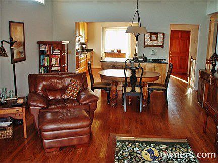 DR JOINS GREAT RM,OPENS TO KITCHEN FOR OPEN CONCEPT