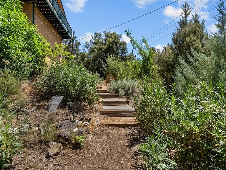 2304 Woodland Dr — Photo 36