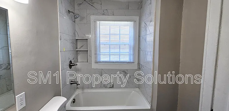 1215 Arlington St — Photo 10