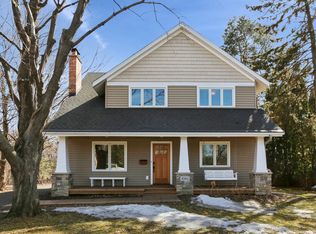 1042 Ruggles St, Roseville, MN 55113