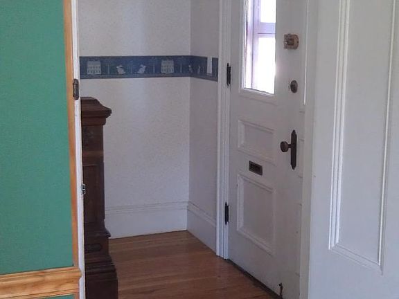 Front Entry (1st Fl)