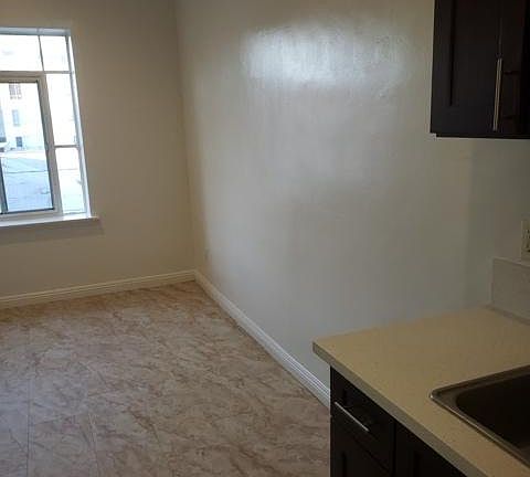 3rd image of 901 S Kingsley Dr APT 306