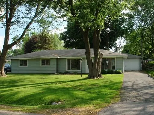 403 E Cross St photo 1