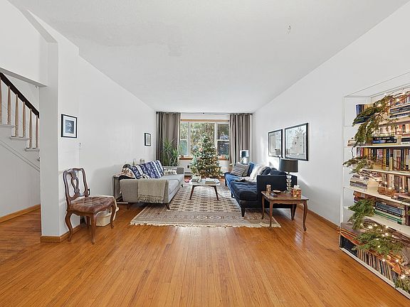 2nd image of 30 Newel St