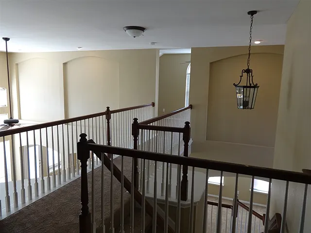 613 Silverbrook Dr — Photo 8